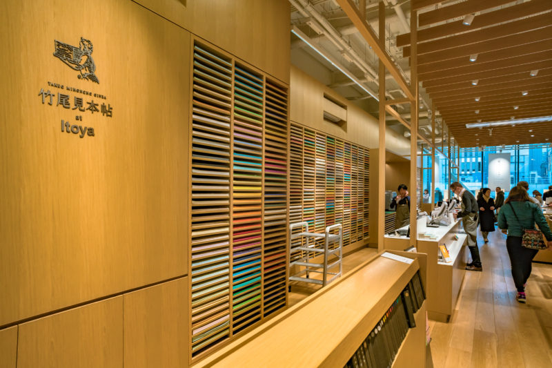 特殊な紙を探しに行く