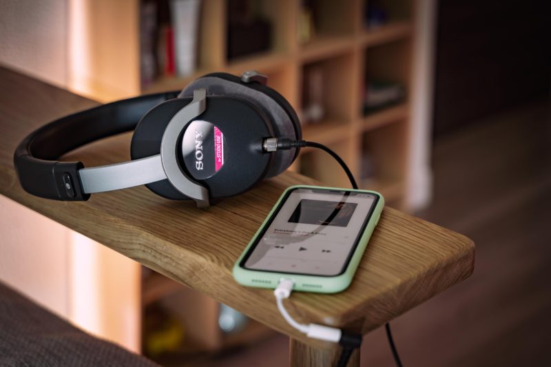 たまにはヘッドフォンで音楽を聴く