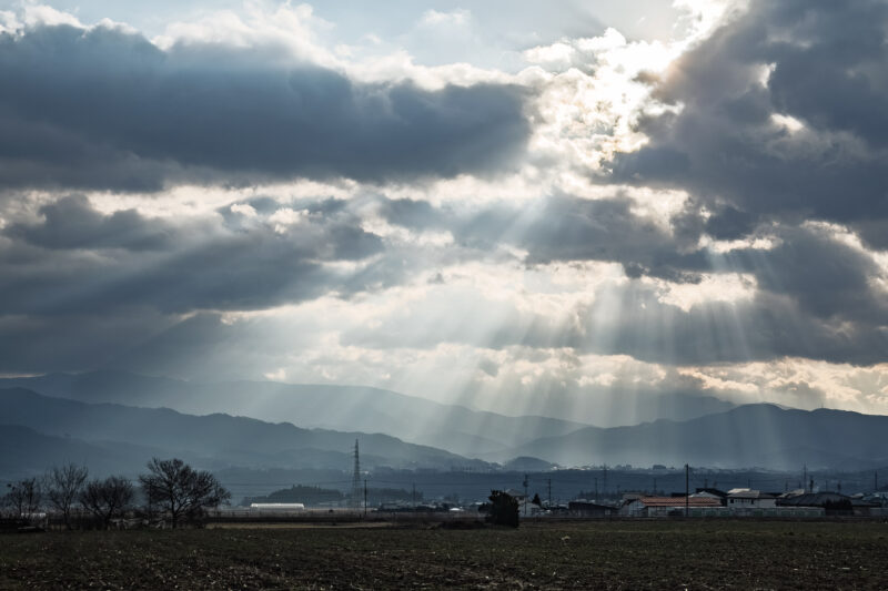 山梨の我が家を南アルプスのこちらから眺める